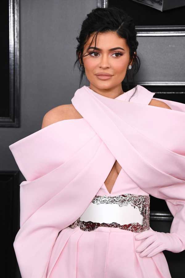 Kylie Jenners 2019 Met Gala Dress Had So Many Purple Feathers — And She Had Purple Hair To Match